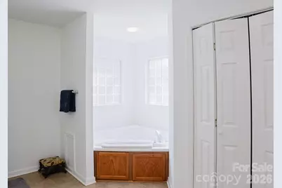 634 E Swannanoa Avenue, Liberty, NC 27298 - Photo 5