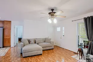 634 E Swannanoa Ave, Liberty, NC 27298 - Photo 7