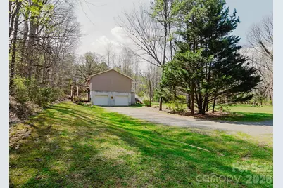 634 E Swannanoa Avenue, Liberty, NC 27298 - Photo 11