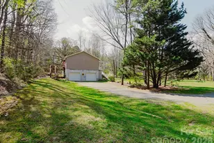 634 E Swannanoa Ave, Liberty, NC 27298 - Photo 11