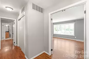 1612 Redcoat Dr, Charlotte, NC 28211 - Photo 5