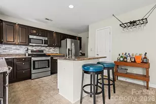 1038 Chalk Hill Ln, Charlotte, NC 28214 - Photo 9