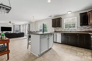 1038 Chalk Hill Ln, Charlotte, NC 28214 - Photo 7