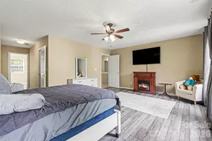 1038 Chalk Hill Ln, Charlotte, NC 28214 - Photo 19