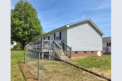 220 E Alabama Avenue, Bessemer City, NC 28016 - Photo 3