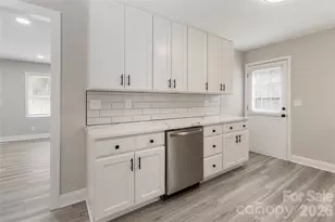 6726 Barrington Dr, Charlotte, NC 28215 - Photo 7