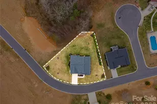 1123 King George Ct, Lenoir, NC 28645 - Photo 3