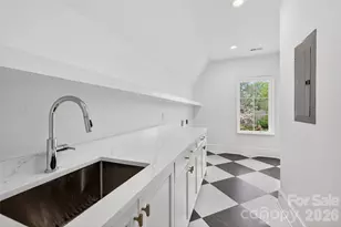 914 Edinburgh Ln, Charlotte, NC 28209 - Photo 37