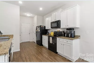 9528 Weikert Road, Charlotte, NC 28215 - Photo 13