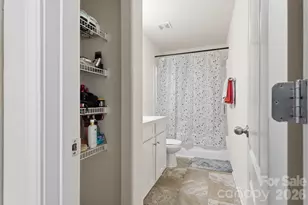 9528 Weikert Rd, Charlotte, NC 28215 - Photo 15