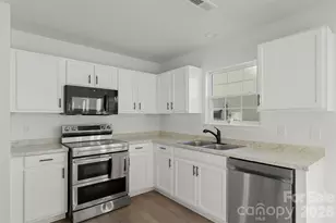 2440 Reid Oaks Dr, Charlotte, NC 28208 - Photo 5