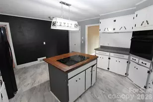 303 Breslin St, Wadesboro, NC 28170 - Photo 23