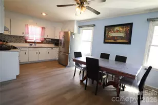 3931 Irvington Dr, Charlotte, NC 28205 - Photo 9