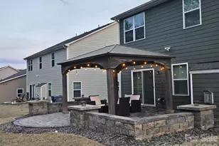 10190 Black Locust Ln, Charlotte, NC 28215 - Photo 5