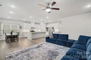 10190 Black Locust Ln, Charlotte, NC 28215 - Photo 9