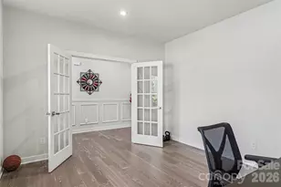 10190 Black Locust Ln, Charlotte, NC 28215 - Photo 5