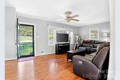 1091 16th Avenue NW, Hickory, NC 28601 - Photo 13