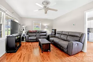 1091 16th Ave NW, Hickory, NC 28601 - Photo 5