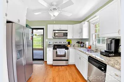 1091 16th Avenue NW, Hickory, NC 28601 - Photo 3