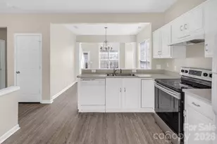 10219 Roundleaf Dr, Charlotte, NC 28213 - Photo 9