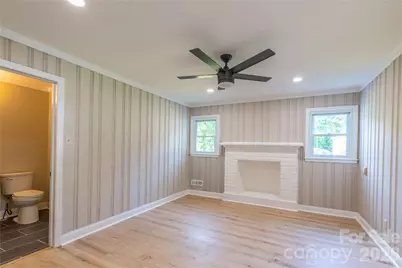 8000 Chapman Street, Charlotte, NC 28216 - Photo 15