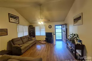 324 Pinecrest Cir, Troy, NC 27371 - Photo 5