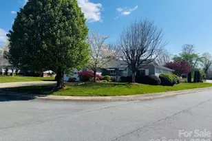 200 Dartcrest Dr, Hendersonville, NC 28792 - Photo 1