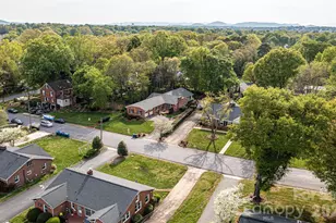 923 1st St NE, Hickory, NC 28601 - Photo 3