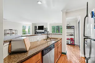 2512 Cranbrook Ln, Charlotte, NC 28207 - Photo 7