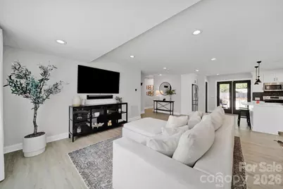 517 Inwood Drive, Charlotte, NC 28209 - Photo 3