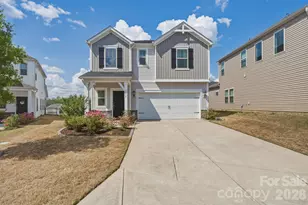 2010 Red Ash Dr, Charlotte, NC 28215 - Photo 3