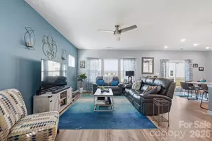 2010 Red Ash Dr, Charlotte, NC 28215 - Photo 15