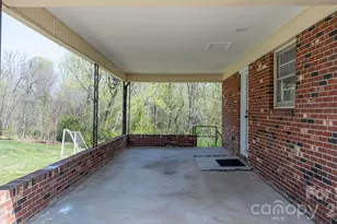 1231 2nd St SE, Hickory, NC 28602 - Photo 17