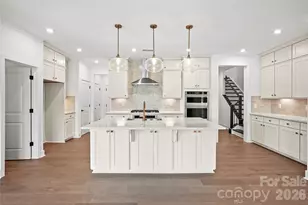 13907 Penbury Ln, Charlotte, NC 28278 - Photo 3