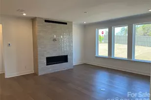 13907 Penbury Ln, Charlotte, NC 28278 - Photo 3