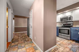 451 Britton Creek Dr, Hendersonville, NC 28791 - Photo 7