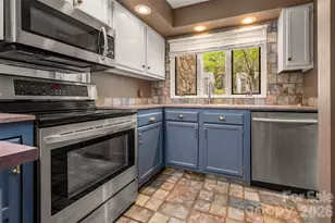 451 Britton Creek Dr, Hendersonville, NC 28791 - Photo 9