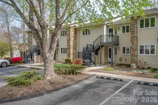 451 Britton Creek Dr, Hendersonville, NC 28791 - Photo 3