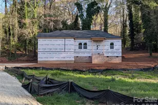 323 Oak St, York, SC 29745 - Photo 1