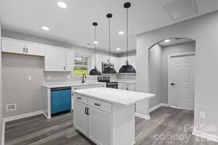 902 W 6th Ave, Gastonia, NC 28052 - Photo 9