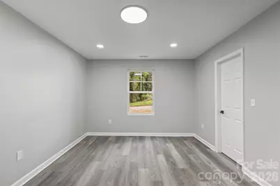 902 W 6th Avenue, Gastonia, NC 28052 - Photo 9