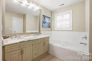 9423 Bonnie Briar Cir, Charlotte, NC 28277 - Photo 23