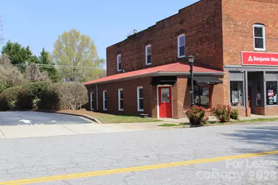 142 N Trade Avenue, Landrum, SC 29356 - Photo 7
