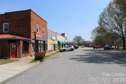 142 N Trade Avenue, Landrum, SC 29356 - Photo 3