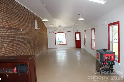 142 N Trade Avenue, Landrum, SC 29356 - Photo 27