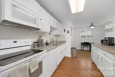 524 Regency Drive, Charlotte, NC 28211 - Photo 13