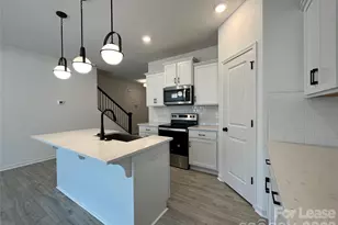 11031 Pagebrook Ln, Charlotte, NC 28214 - Photo 9