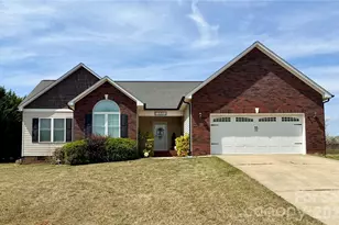 510 E Carpenter St, Maiden, NC 28650 - Photo 1