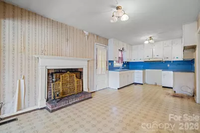 200 Hayes Avenue, Hudson, NC 28638 - Photo 9