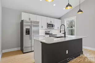 133 Moore St, Hendersonville, NC 28739 - Photo 5